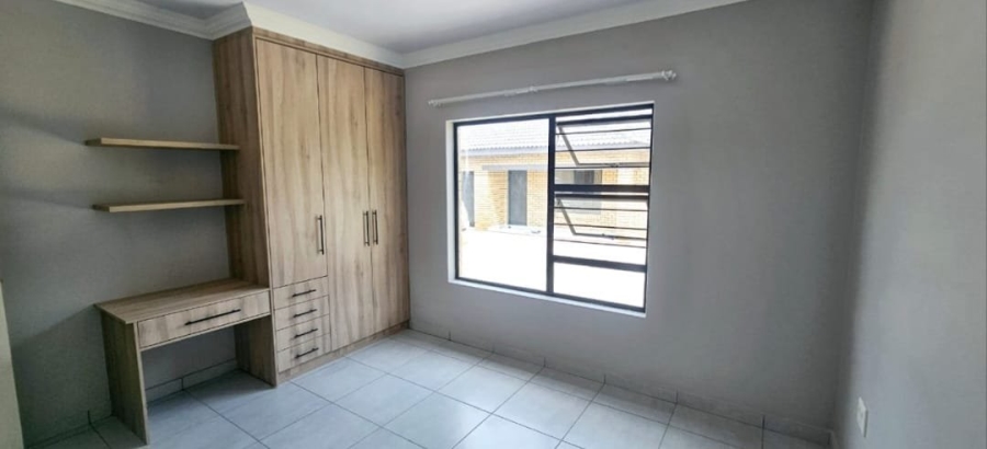 To Let 2 Bedroom Property for Rent in Flamwood North West